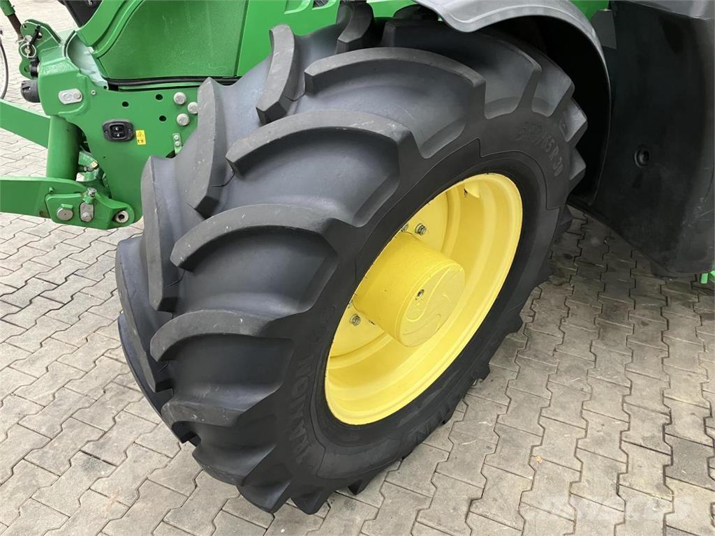 John Deere 6145R Tractoren