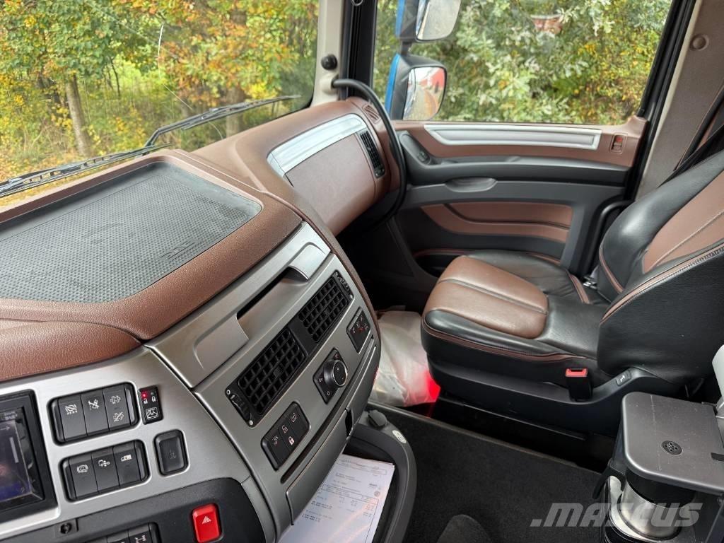 DAF XF 530 6x4 Vrachtwagens voor bosbouwmachines