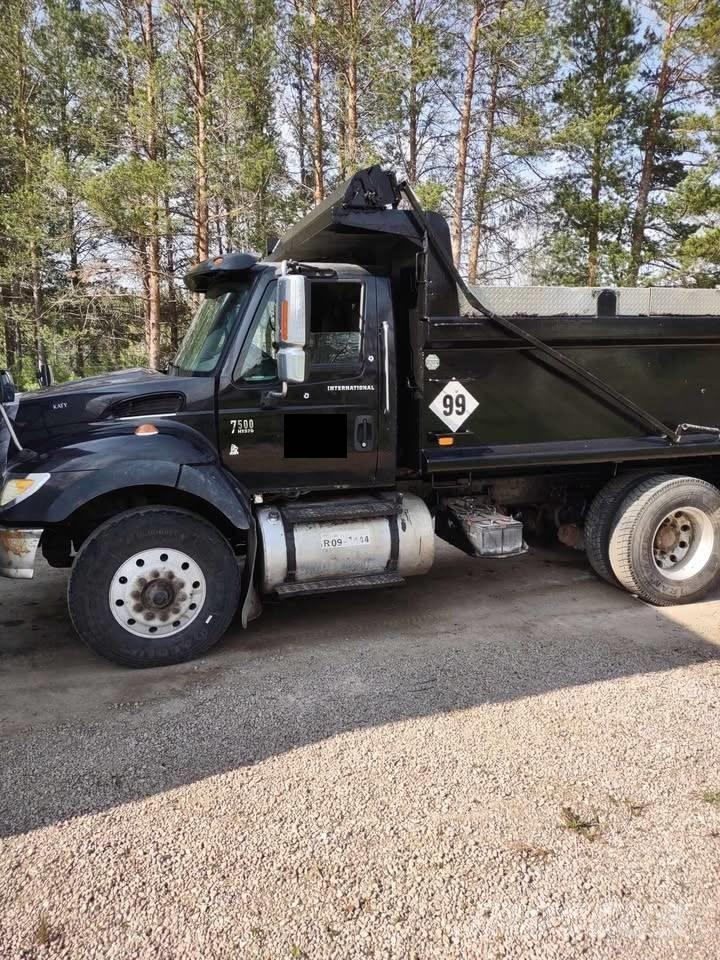 International 7500 Kipper