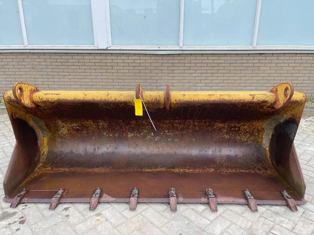 CAT Backhoe bucket Bakken