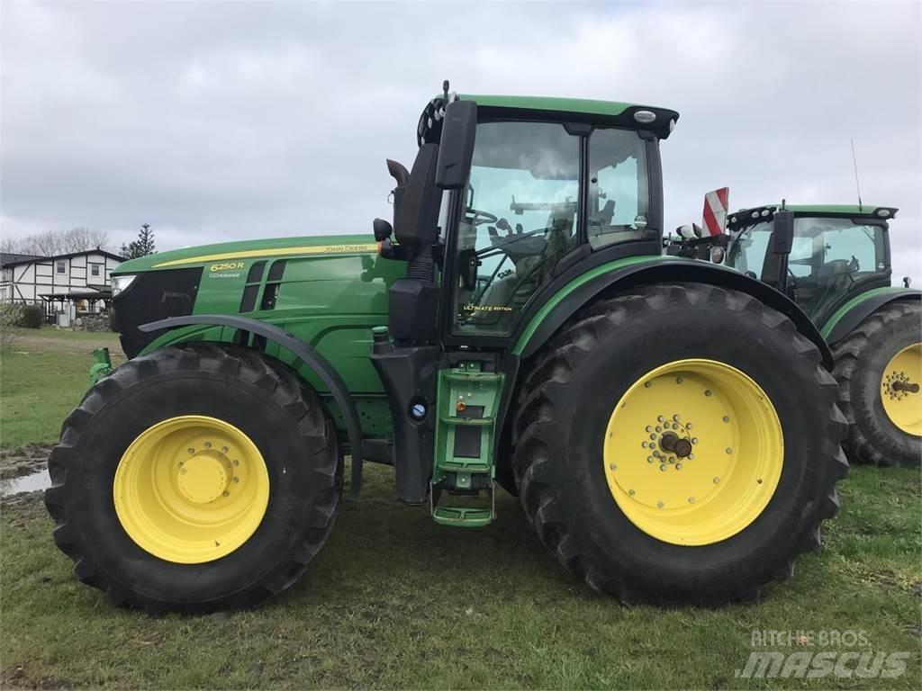 John Deere 6250R Tractoren