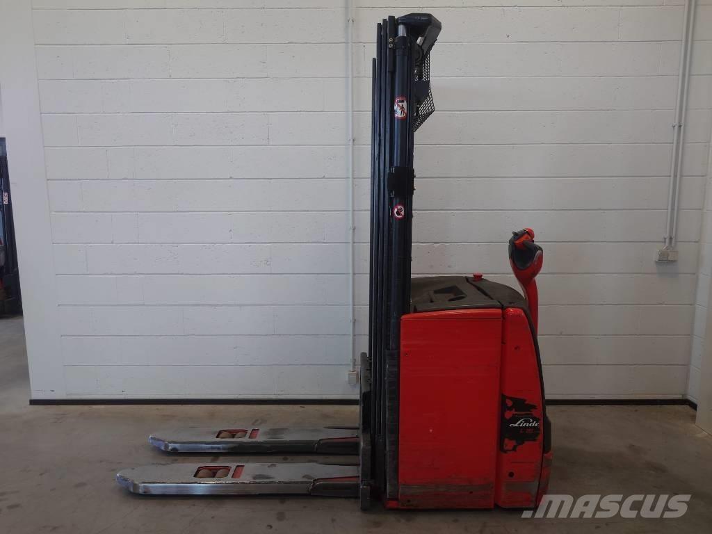 Linde L 16 Meeloop stapelaar