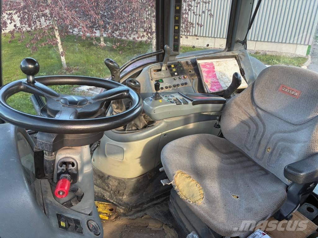 Valtra Traktor T 140 Tractoren