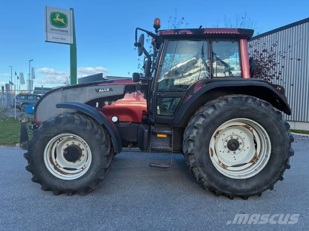 Valtra Traktor T 140 Tractoren