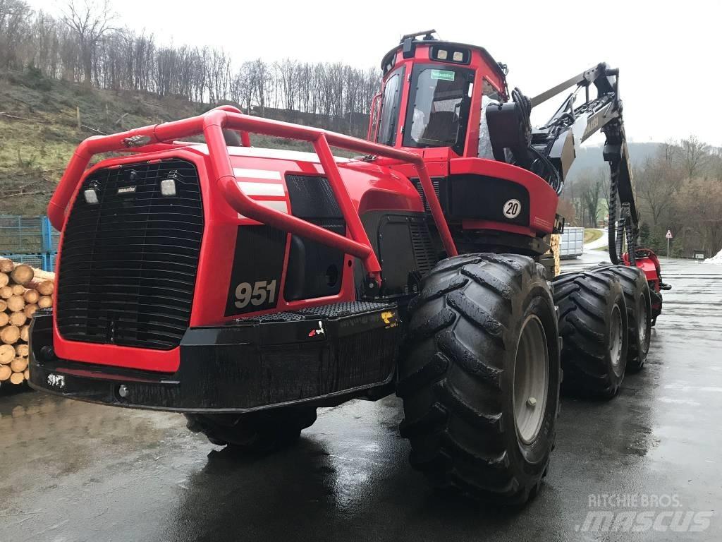Komatsu 951 Harvesters