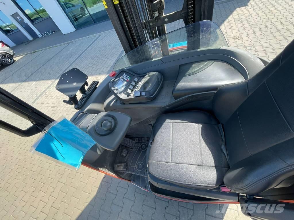 Toyota RRE140H Reachtruck voor hoog niveau