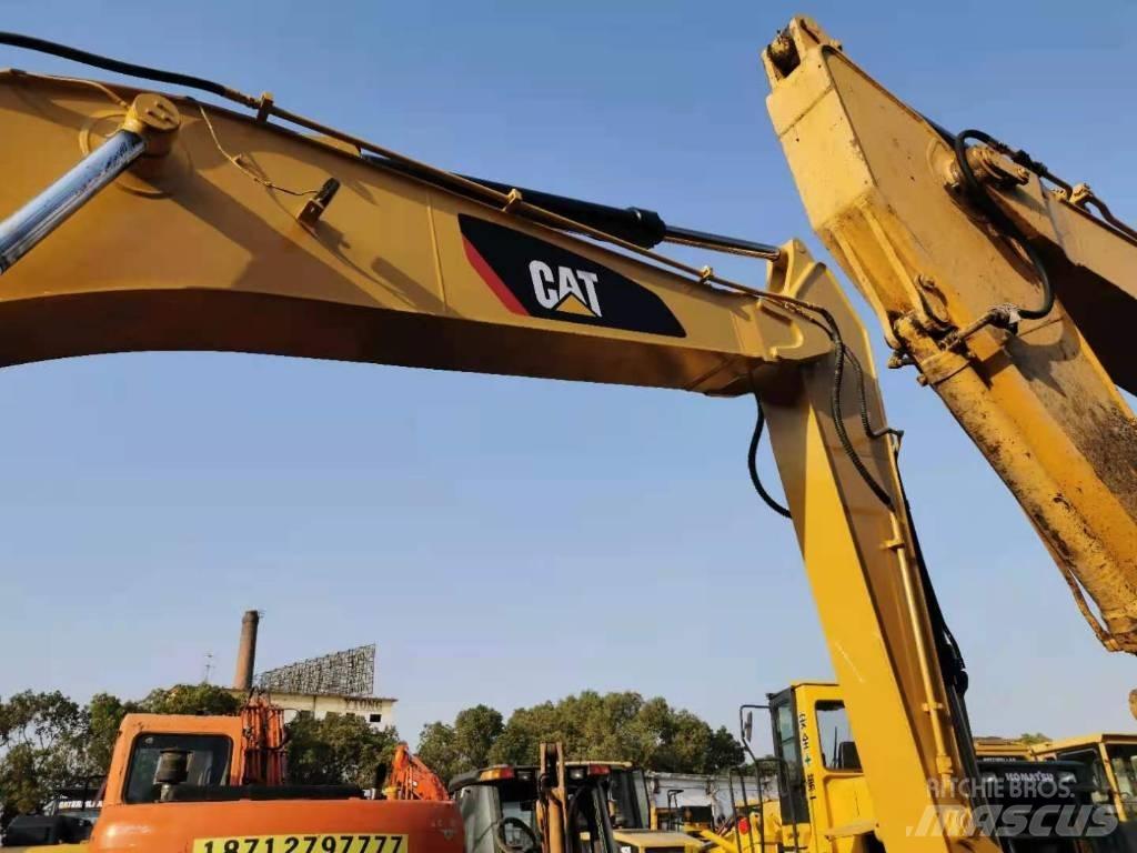 CAT 330 D Rupsgraafmachines