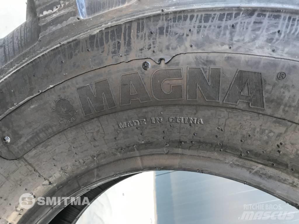  Magna 1400 x 24 Banden, wielen en velgen
