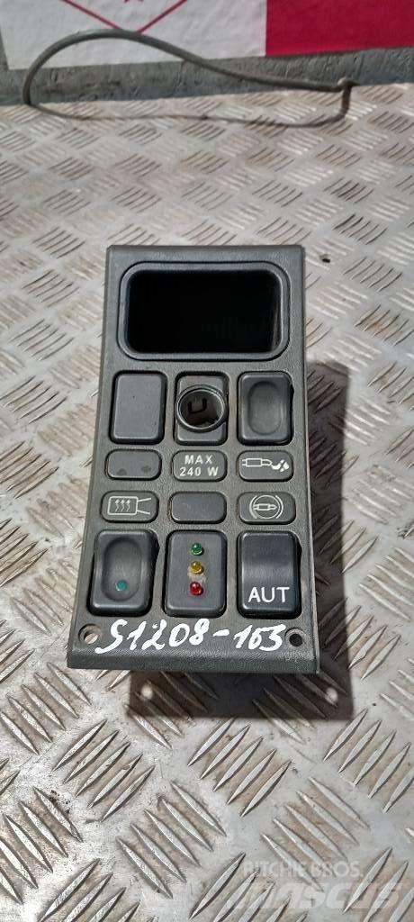 Scania 94 D.    1110904 Cabine en interieur