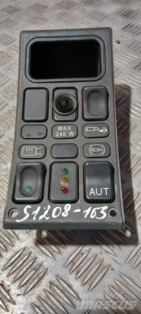 Scania 94 D.    1110904 Cabine en interieur