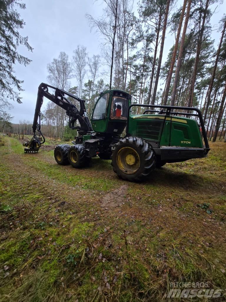 John Deere 1170 E Harvesters