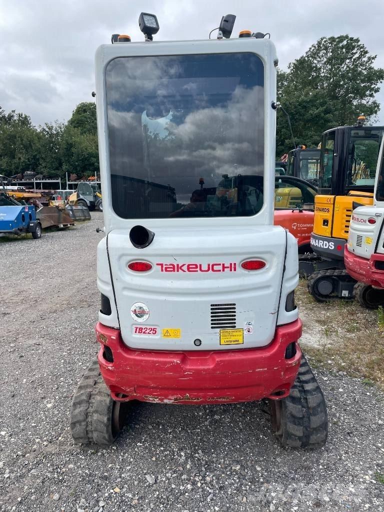 Takeuchi TB 225 Minigraafmachines < 7t
