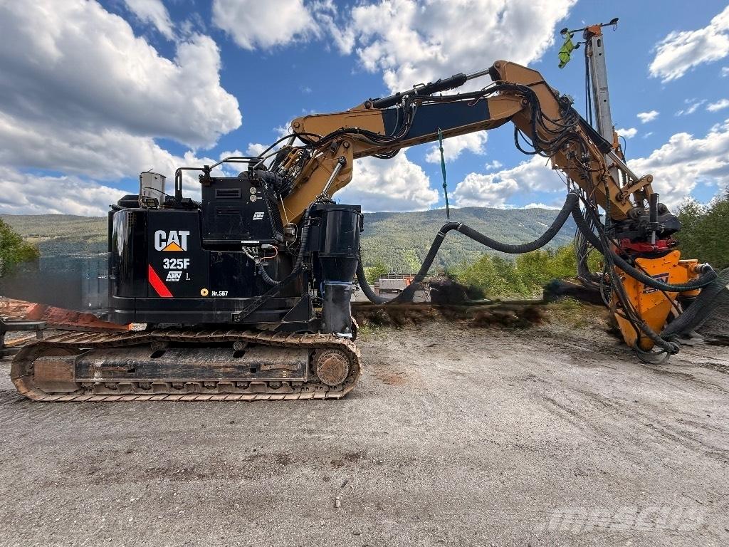 CAT 325 FL CR Speciale Graafmachines