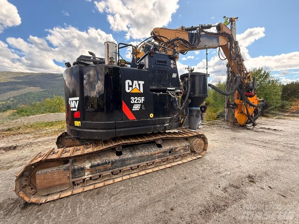 CAT 325 FL CR Speciale Graafmachines