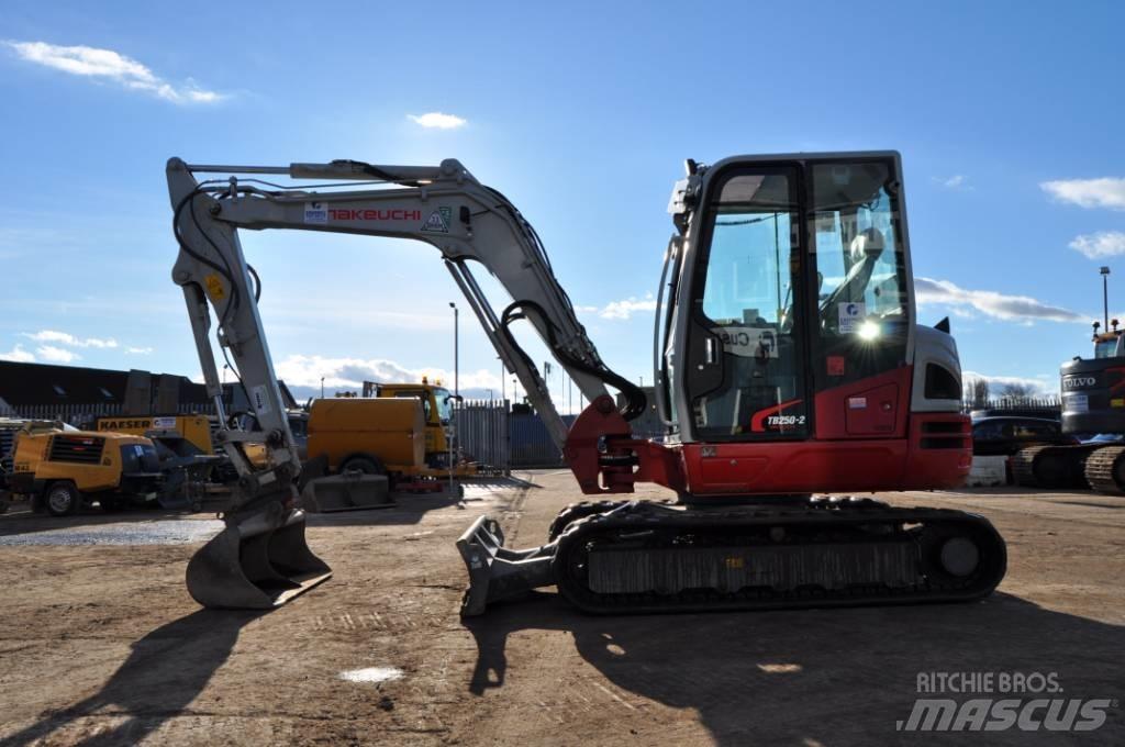 Takeuchi TB 250-2 Minigraafmachines < 7t