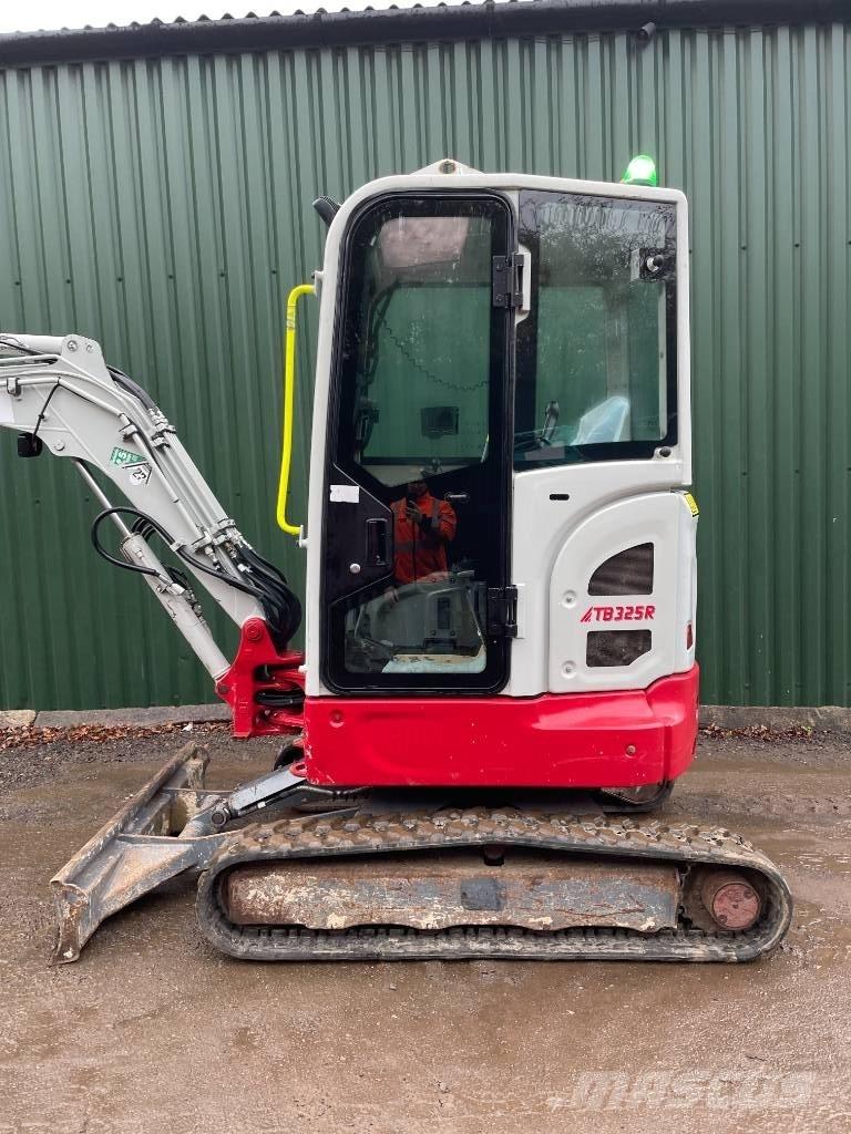 Takeuchi TB 325 R Minigraafmachines < 7t
