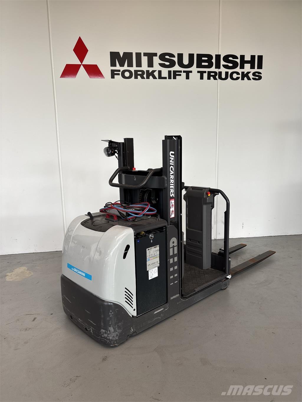 UniCarriers EPL100 Orderpicker voor laag niveau