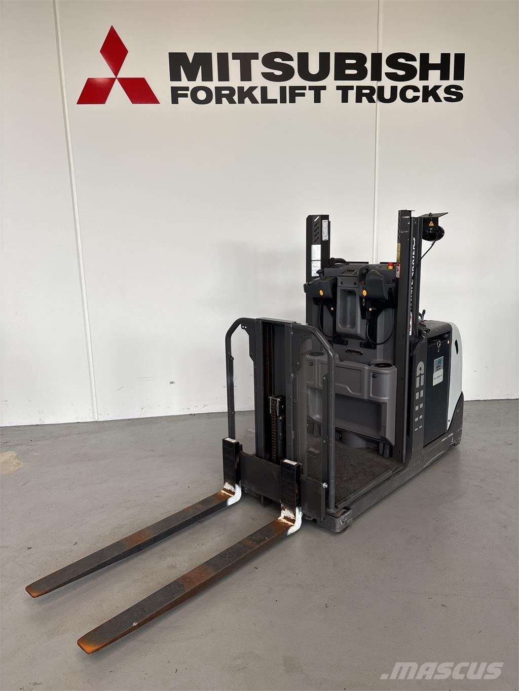 UniCarriers EPL100 Orderpicker voor laag niveau