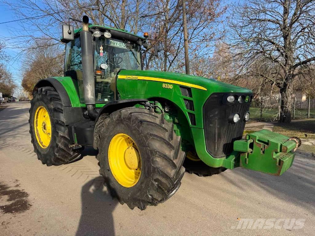 John Deere 8330 Tractoren