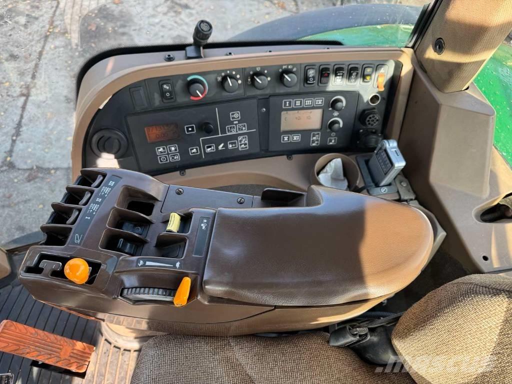 John Deere 8330 Tractoren