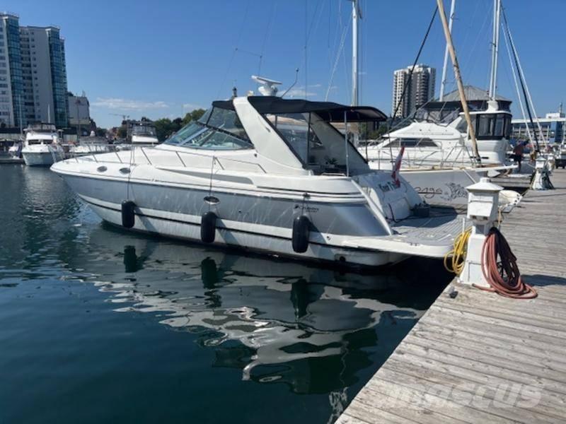  Cruisers Yachts 3870 Werkboten en pontons
