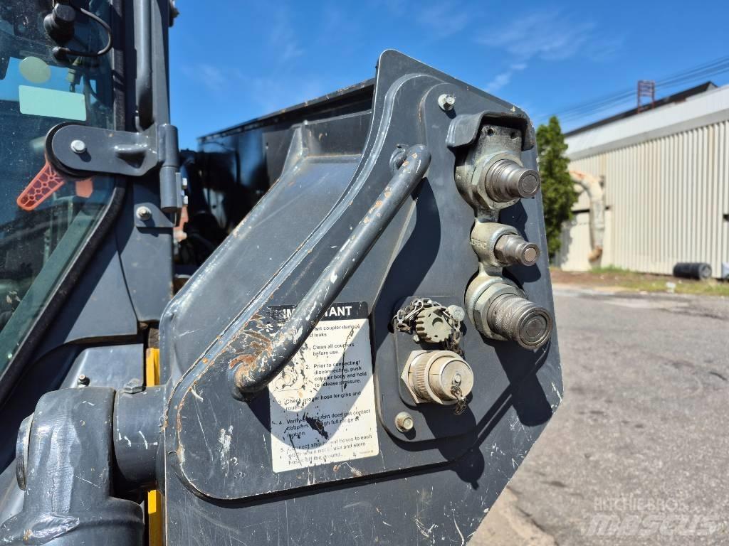 John Deere 331G Schrankladers
