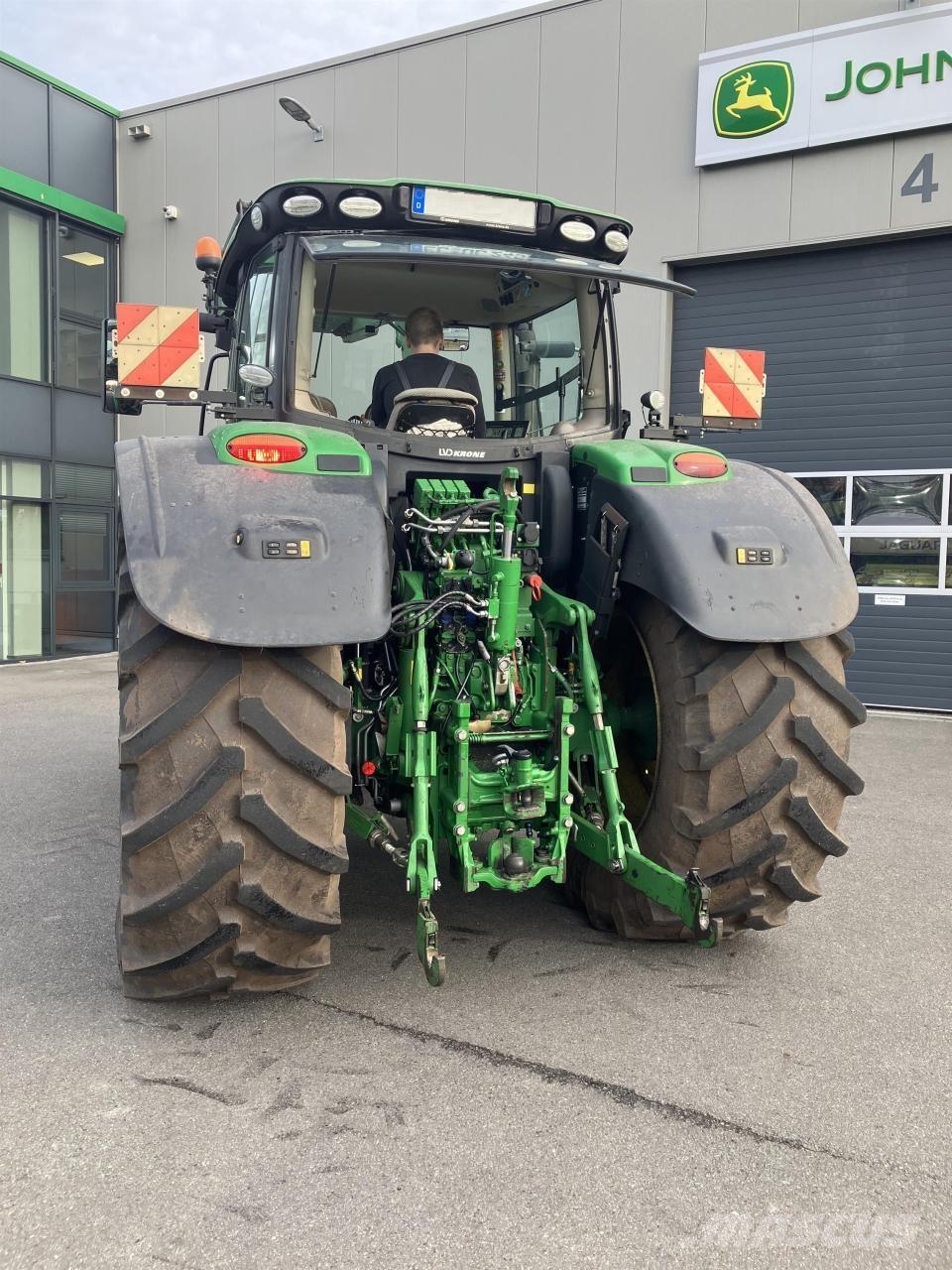 John Deere 6215R Tractoren