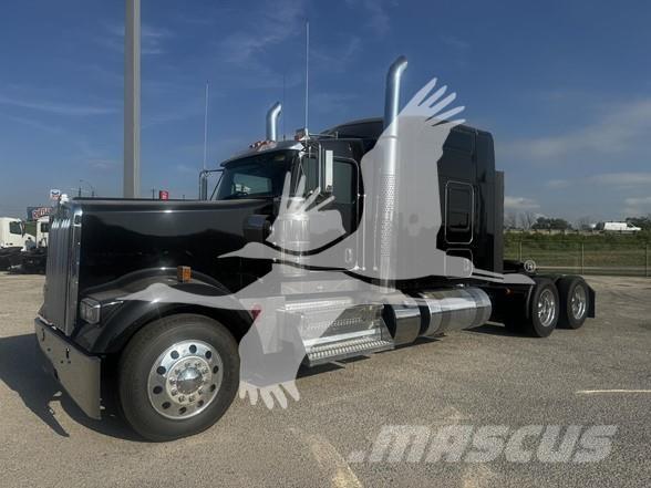 Kenworth W900 Trekkers