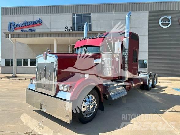 Kenworth W900L Trekkers