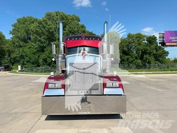 Kenworth W900L Trekkers
