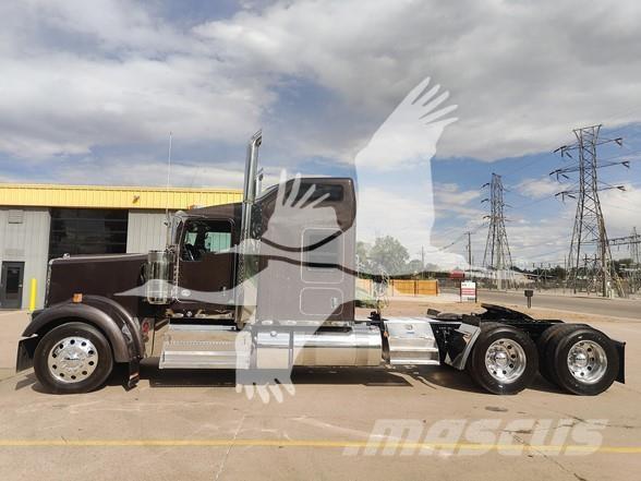 Kenworth W900L Trekkers