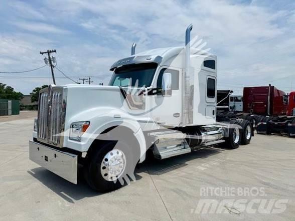 Kenworth W990 Trekkers