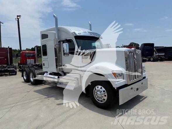 Kenworth W990 Trekkers