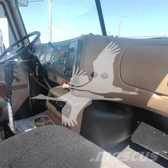 Mack CL733 Trekkers