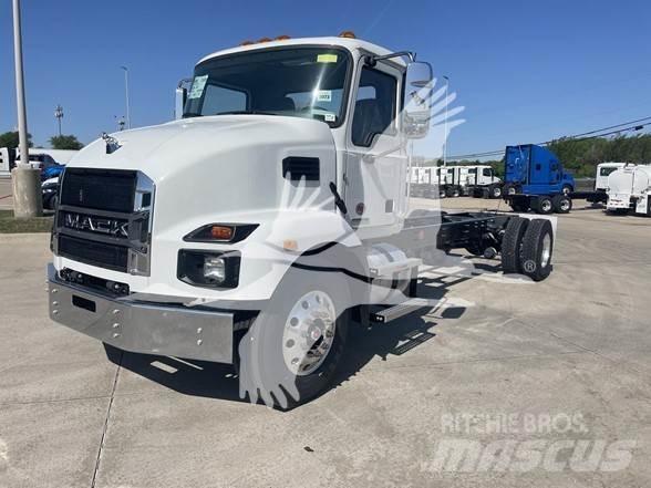Mack MD6 Trekkers