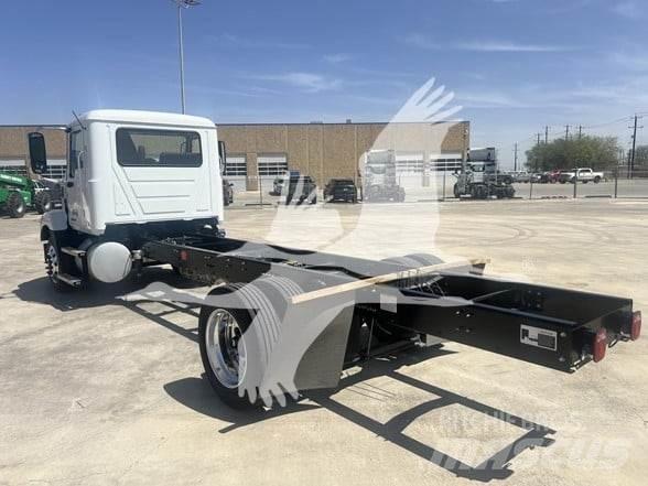 Mack MD6 Chassis met cabine