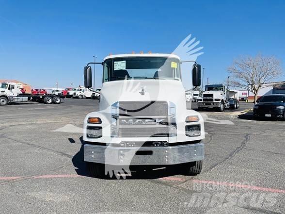 Mack MD6 Chassis met cabine