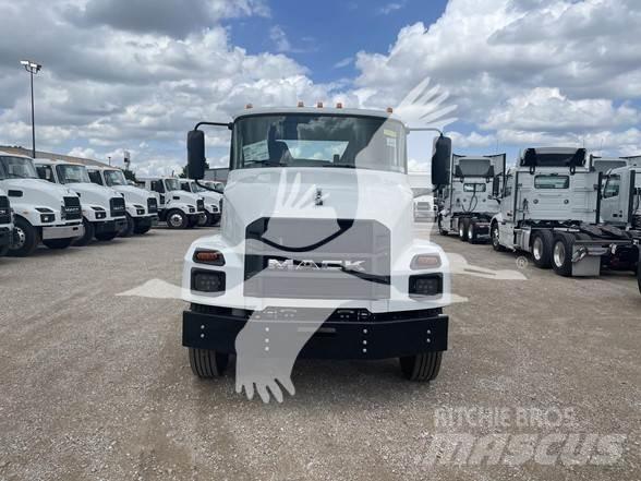 Mack MD6 Chassis met cabine