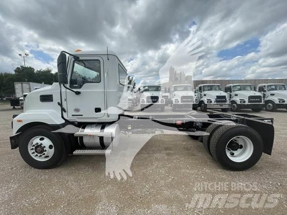 Mack MD6 Chassis met cabine
