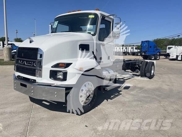 Mack MD6 Trekkers