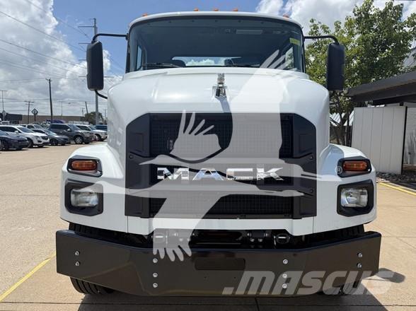 Mack MD6 Chassis met cabine