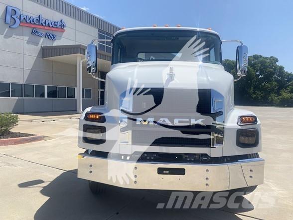 Mack MD6 Chassis met cabine