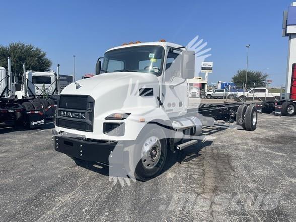 Mack MD6 Chassis met cabine