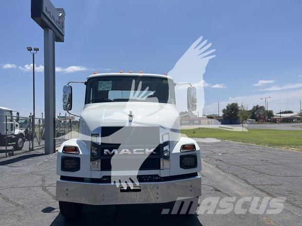 Mack MD6 Chassis met cabine