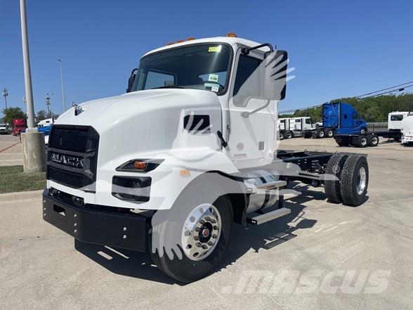 Mack MD7 Chassis met cabine