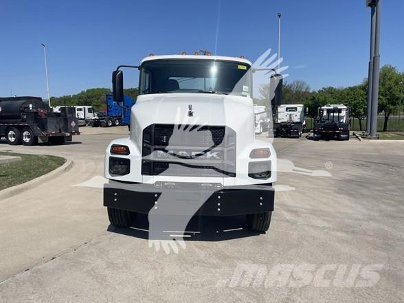 Mack MD7 Chassis met cabine