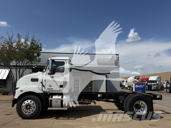 Mack MD7 Chassis met cabine