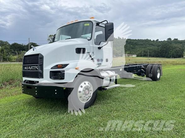 Mack MD7 Chassis met cabine