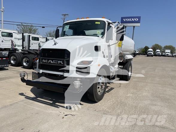 Mack MD7 Tankwagen