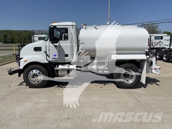 Mack MD7 Tankwagen